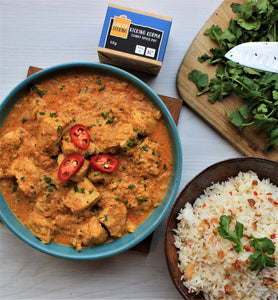 Kicking Korma Curry spice pot serves 10 with recipe card made Case for Cooking  & sold by The Cooking Plumber.